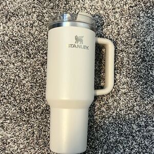 40 oz cream Stanley